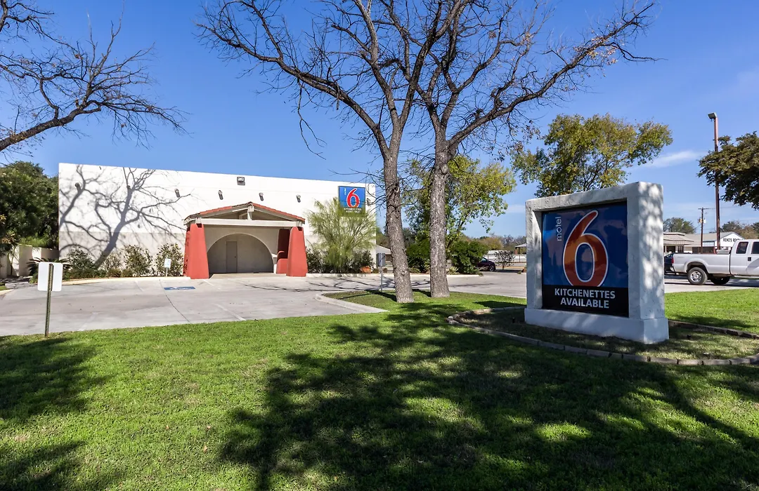 Motel 6-Uvalde, Tx-1